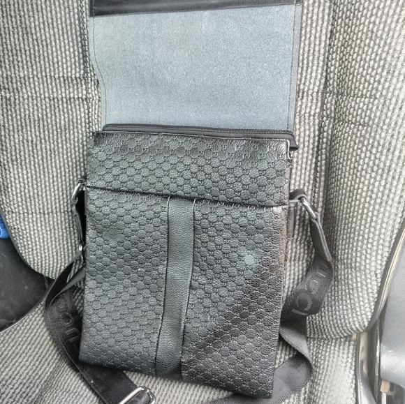 Gucci - Picture 2 of 5